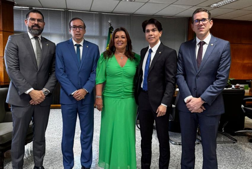 Defensor Geral, Leó Neto, é homenageado pelo TCE/SE