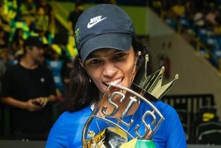 Rayssa Leal vence no fim e se torna tricampeã mundial de skate street