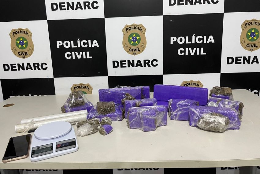 Denarc prende mulher em flagrante por tráfico de drogas em Aracaju