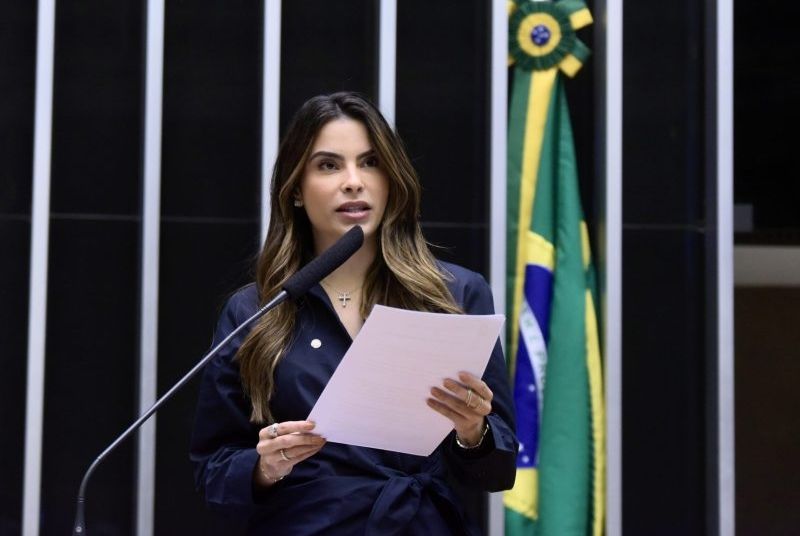 Yandra Moura vota contra a recriação do DPVAT