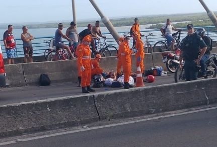 Duas pessoas ficam feridas em acidente na ponte Aracaju/Barra