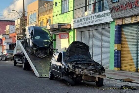 Duas pessoas ficam feridas em acidente no Siqueira Campos