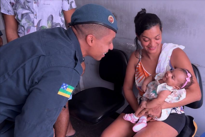 PM salva bebê engasgado com gota de medicamento em Aracaju