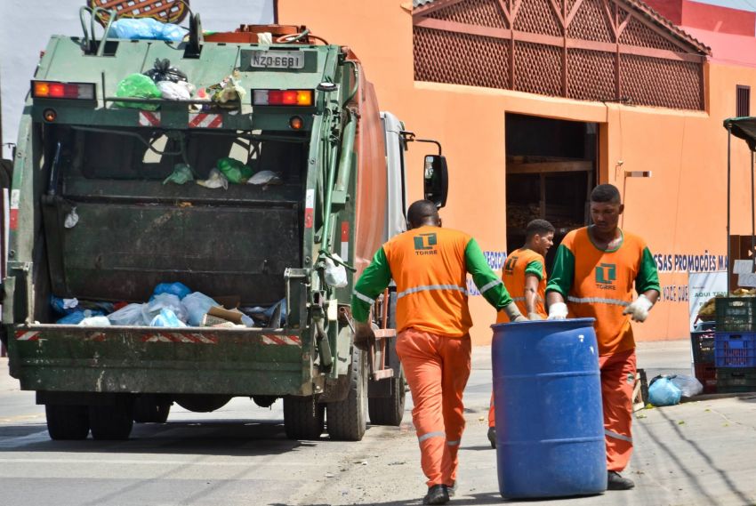 PMA anuncia contratação emergencial de duas empresas para coleta de lixo