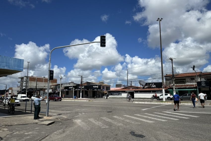Novo semáforo é instalado em frente ao campus da UFS em São Cristóvão