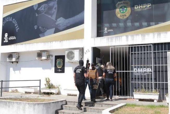 Polícia prende mulher suspeita de matar o próprio filho