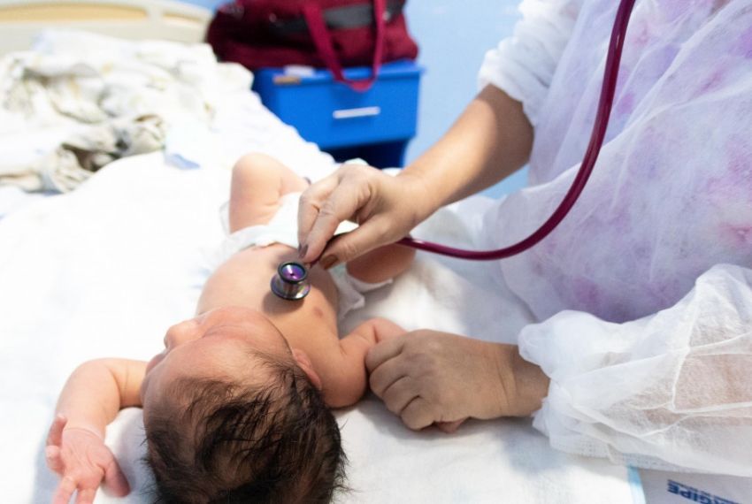 Maternidade orienta sobre cuidados de bebês com bronquiolite
