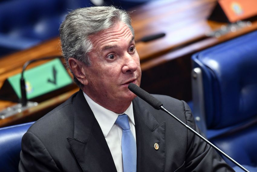 Ex-presidente Fernando Collor deixa presídio para cumprir pena em casa