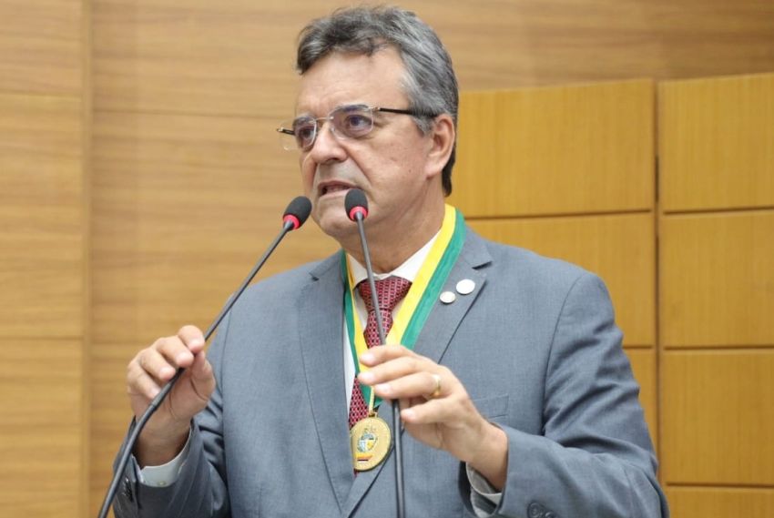 Deputado é agraciado com a Medalha do Mérito Legislativo Pedro Ludovico Teixeira