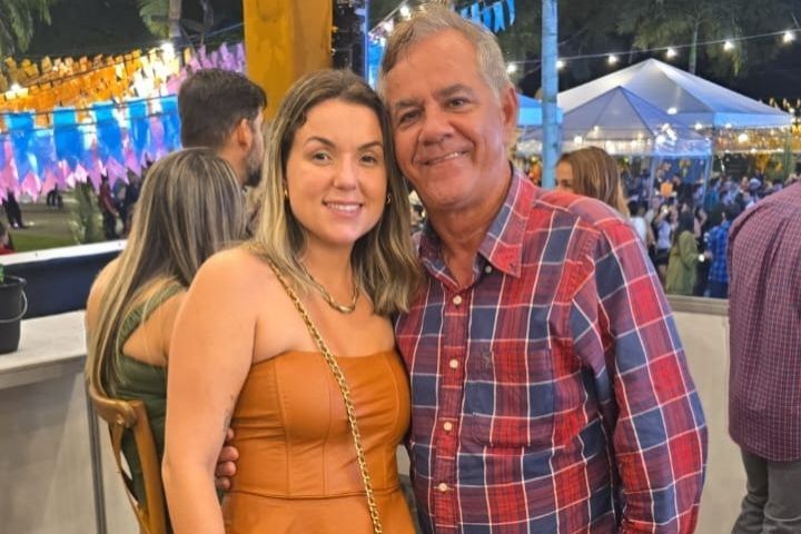 Ascendino Prata e Thuane Góis Monteiro no forró do Vidam