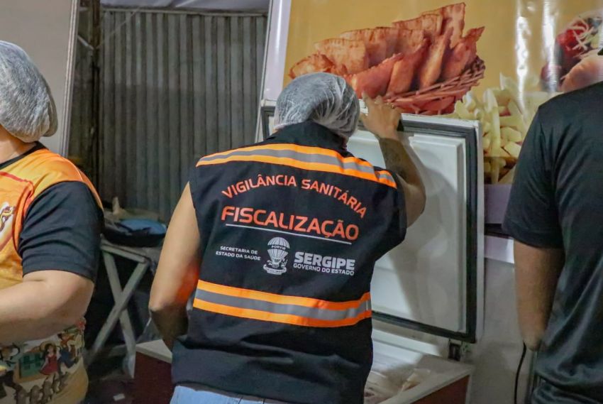Vigilância Sanitária realiza fiscalizações e orienta comerciantes no Arraiá do Povo