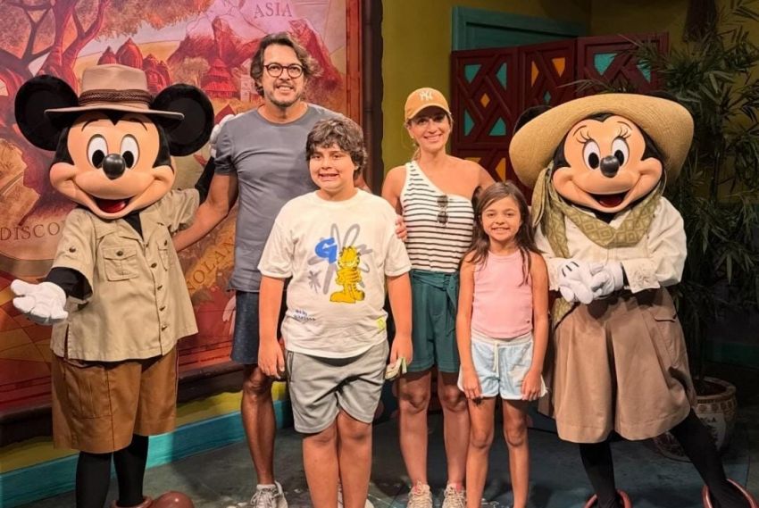 Bruno Santana curte férias em família
