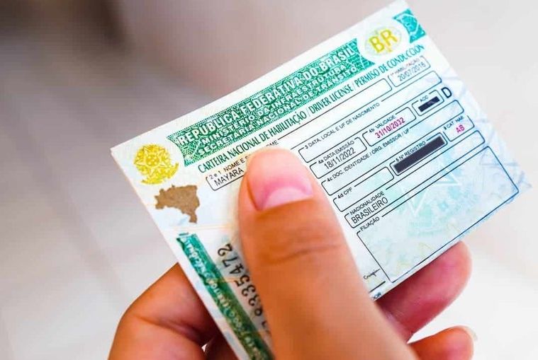 Detran orienta sobre riscos de não buscar a CNH física