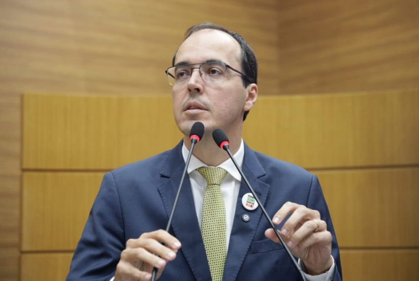 Deputado critica ausência de secretário de Saúde e cobra respeito à lei