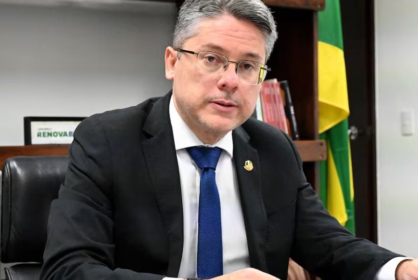 Alessandro Vieira: 'O caos institucional passou dos limites até para o padrão brasileiro'