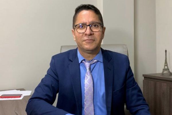 Ricardo Marques denuncia atraso em obra e supressão de árvores