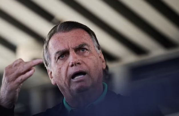 Bolsonaro é alvo da PF e terá tornozeleira