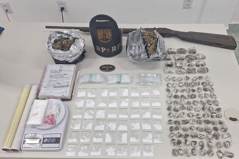 Polícia Militar apreende arma e drogas em Laranjeiras