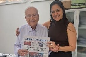 Empresário Alcides Vasconcelos visita JC