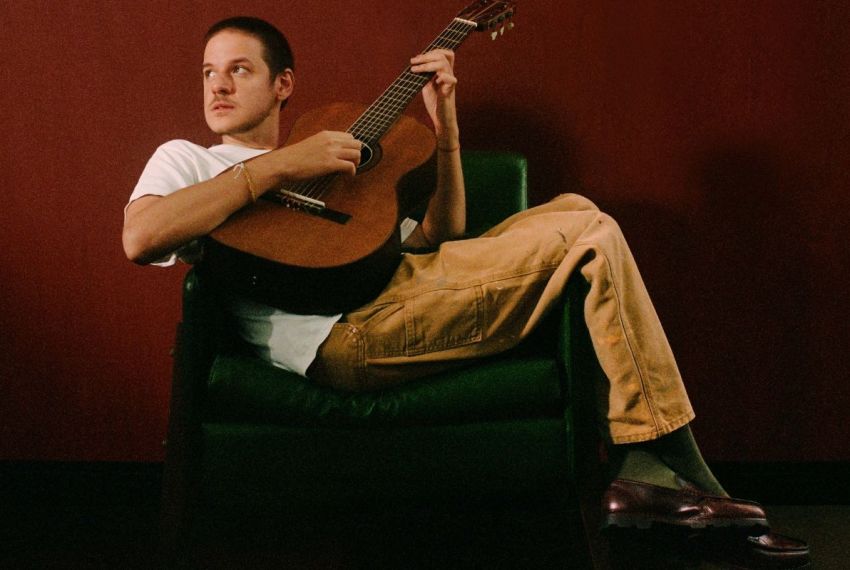 Cantor Rubel traz nova turnê ao Teatro Tobias Barreto