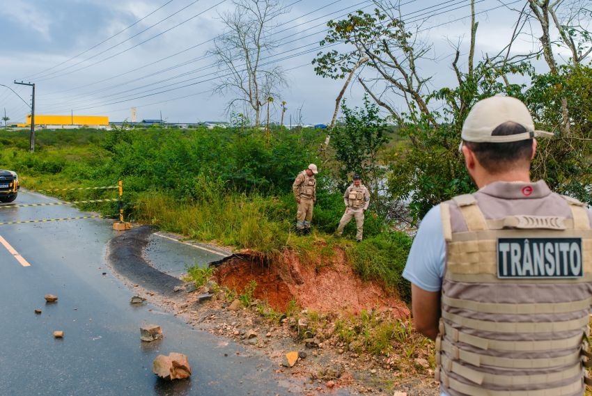 Rodovia SE-270 é interditada por risco de colapso