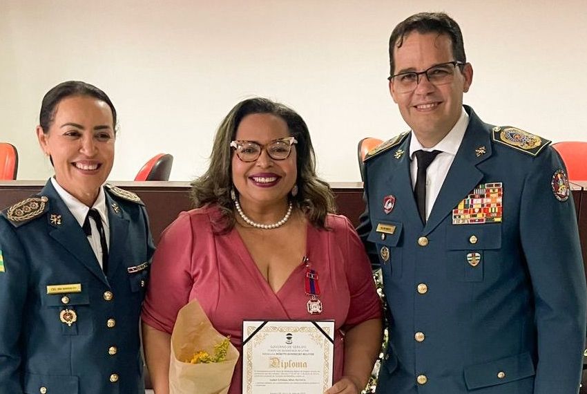 Isabel Ferreira recebe Medalha Mérito Bombeiro Militar
