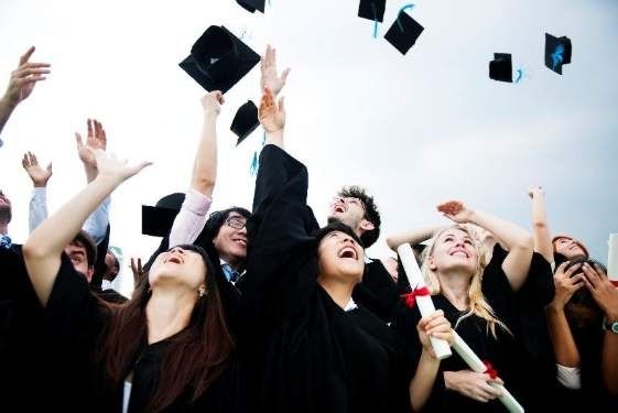 Faculdades Microlins e Prepara formam primeiras turmas de graduação