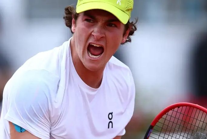 João Fonseca estreia com vitória de virada sobre chinês em Cincinnati