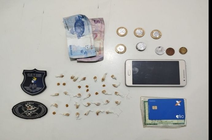 PM prende mulher suspeita por envolvimento com drogas