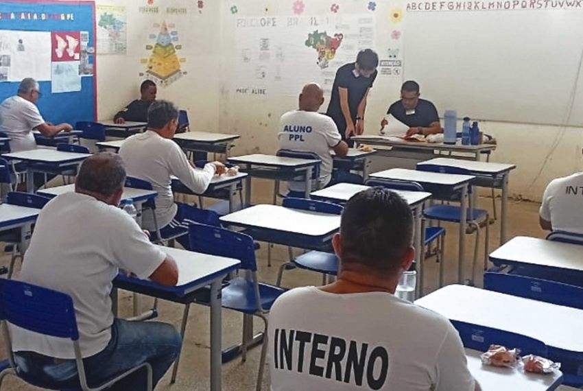 Internos participam de processo seletivo para curso superior na UFS