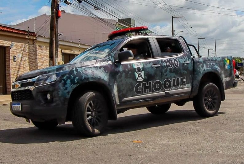 PM prende suspeito por tráfico de drogas no Bairro Lamarão