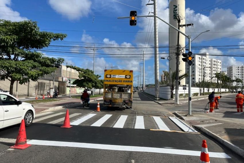 SMTT implanta semáforos com botoeiras na Avenida Etelvino Alves de Lima