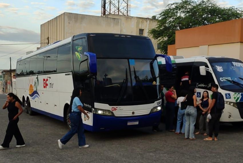Universitários podem ficar sem transporte por falta de pagamento da associação estudantil