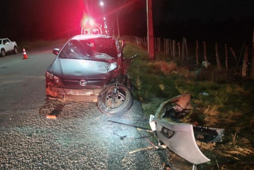 Colisão entre carro e caminhonete deixa uma pessoa ferida na Barra dos Coqueiros