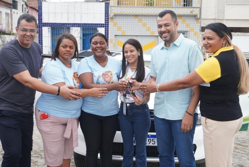 Prefeitura entrega veículo exclusivo para atendimento de pessoas com Transtorno do Espectro Autista (TEA) 