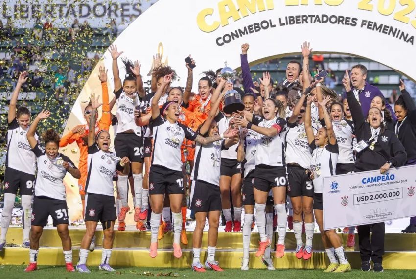 Corinthians faz história com tricampeonato consecutivo