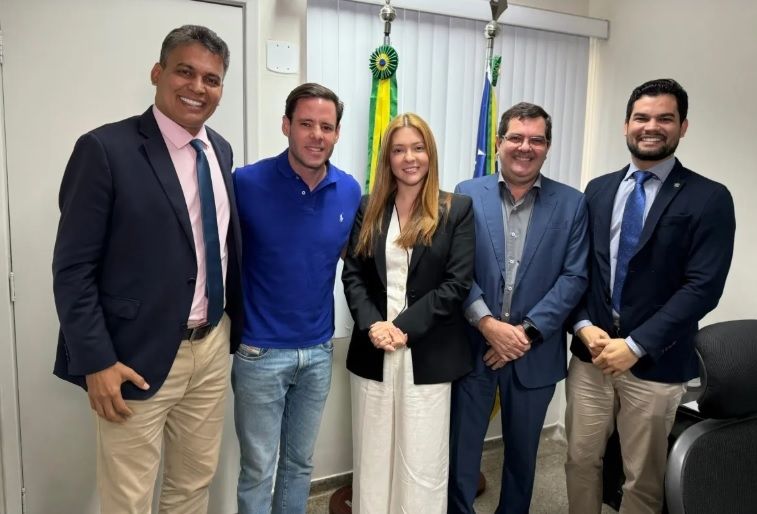 Presidente do PL discute eleições com deputados