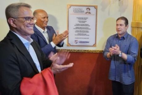 Prefeito inaugura Centro de Cultura Horácio Hora em Laranjeiras