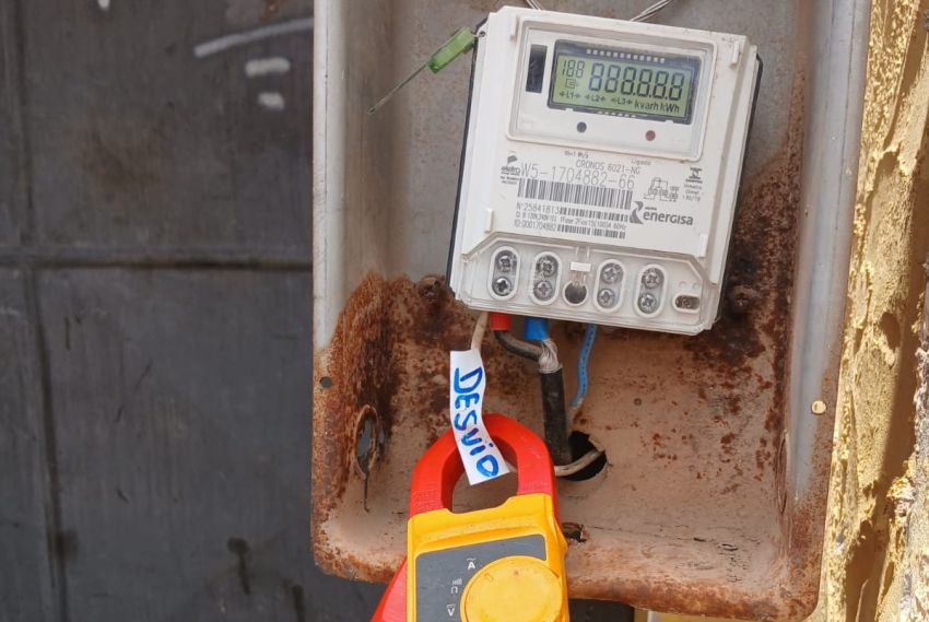 Lava -jato e comércios são autuados por furto de energia no Centro