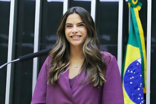 Yandra Moura é oficializada vice-líder do maior bloco partidário
