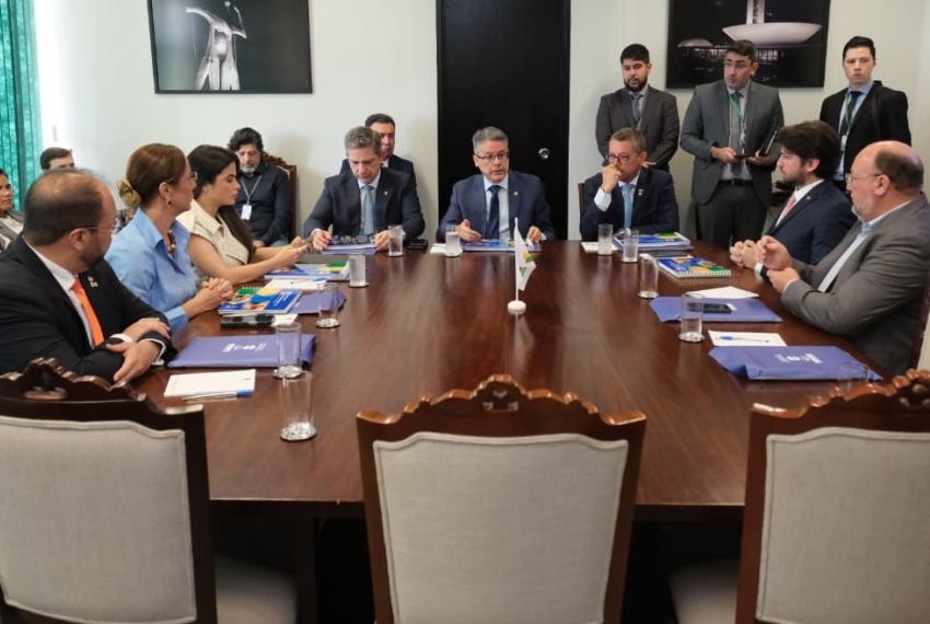 Governador apresenta projetos à bancada federal