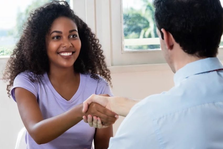 Desigualdade no mercado de trabalho para mulheres e pessoas negras é maior do que a média do estado