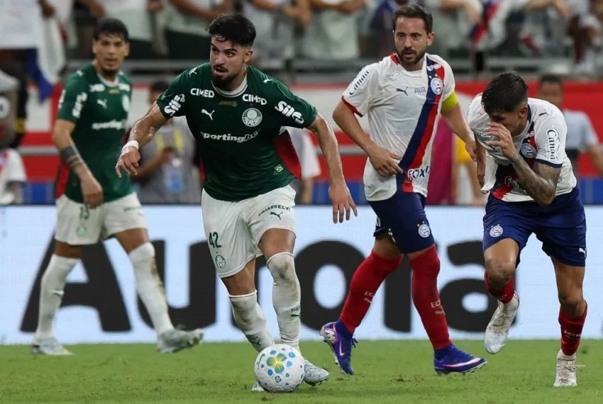 Palmeiras vence Bahia com gol no fim e aumenta vantagem na ponta
