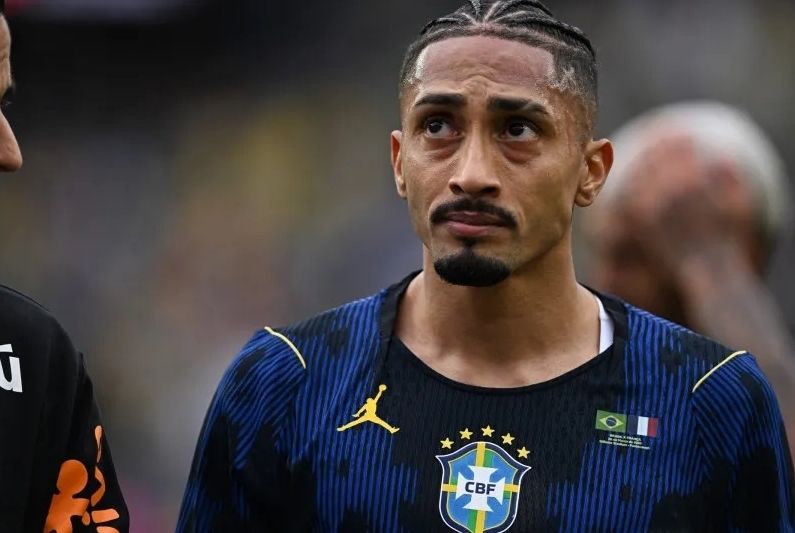 Raphinha contiua em recuperação e Barça pode receber até R$ 44 mi por lesão
