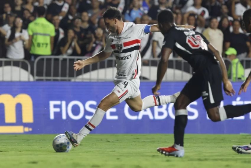 São Paulo sofre virada do Vasco e pode deixar G4 do Brasileiro