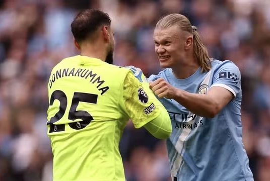 Haaland decide, City vence o Arsenal e fica a três pontos do líder