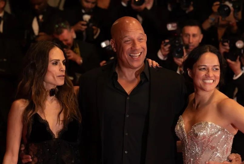 Elenco de 'Velozes e Furiosos' homenageia Paul Walker em Cannes