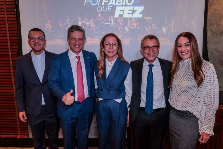 Senador Rogério participa de almoço com prefeitos sergipanos