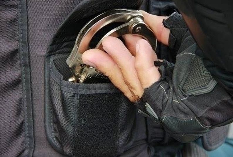 Homem é preso por suspeita de feminicídio em Porto da Folha