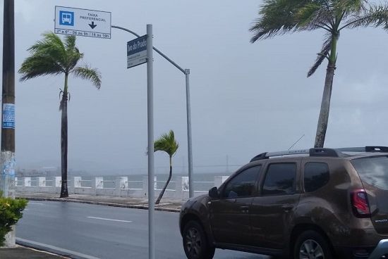 Defesa Civil emite alerta preventivo para chuvas leves e ventos moderados